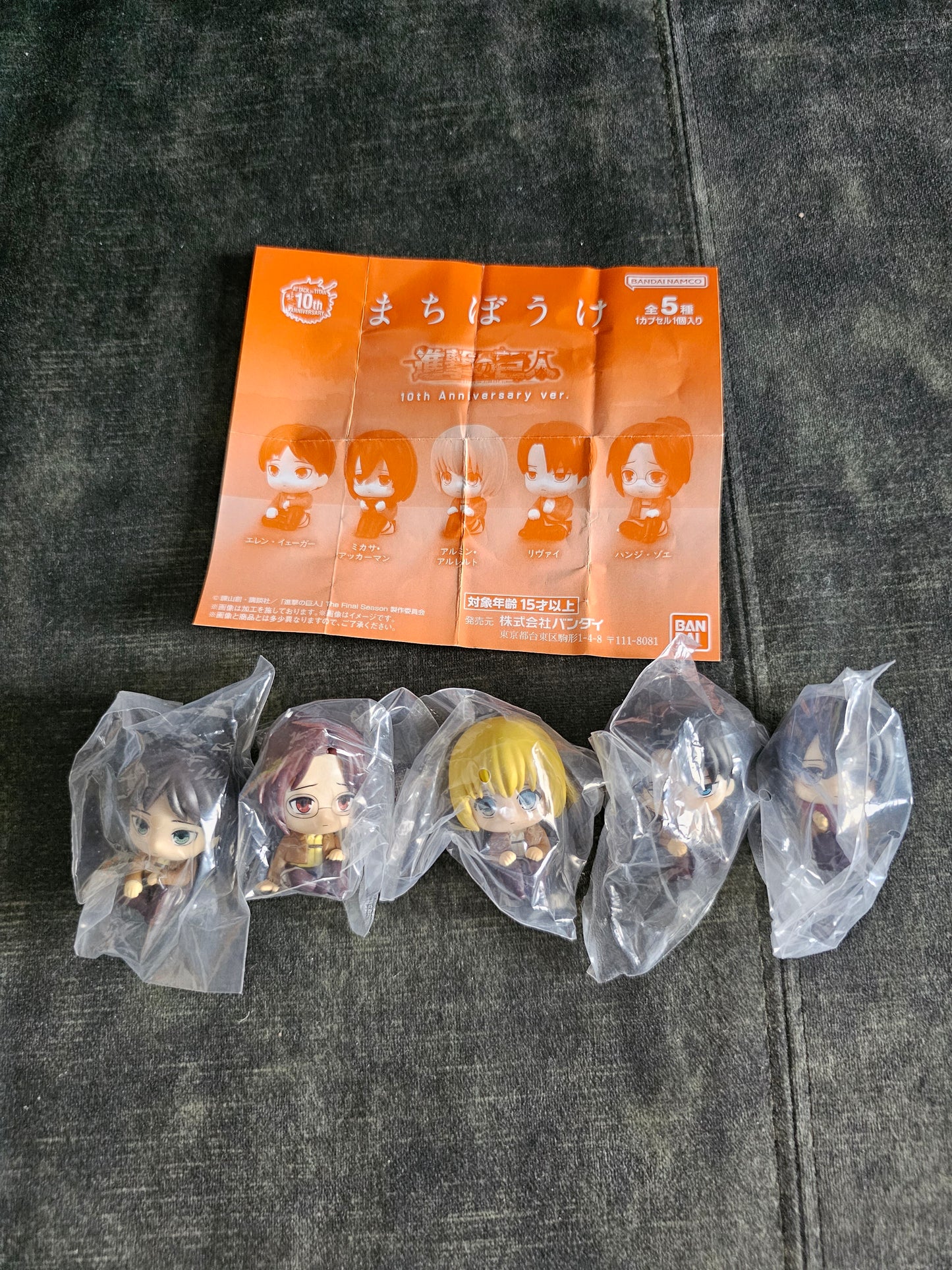 Attack on Titan - Gashapon "sitting" Mini Figuren in 5 Motiven