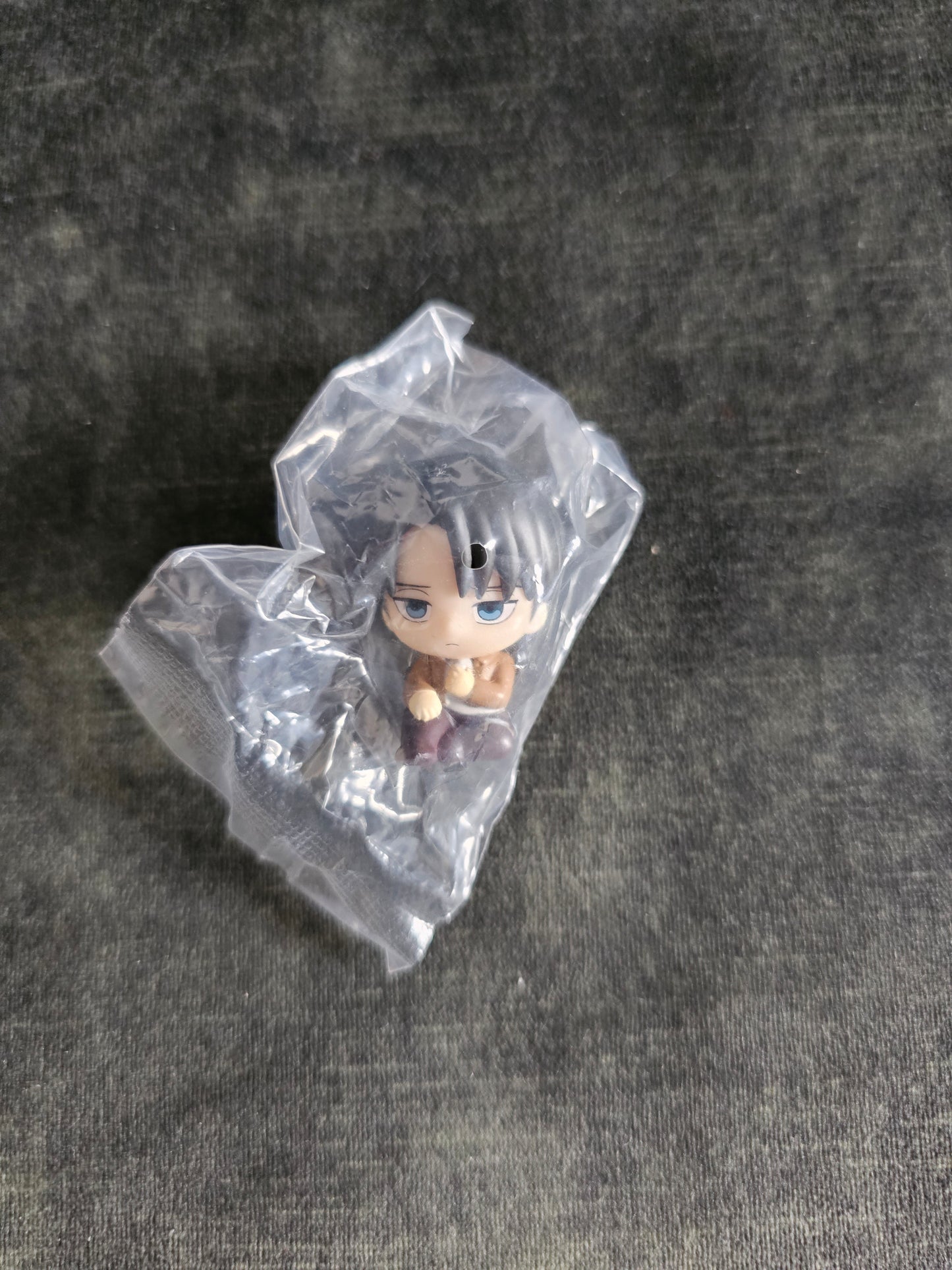 Attack on Titan - Gashapon "sitting" Mini Figuren in 5 Motiven