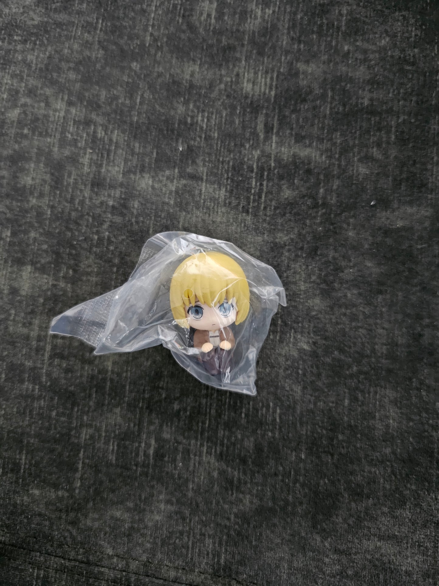 Attack on Titan - Gashapon "sitting" Mini Figuren in 5 Motiven