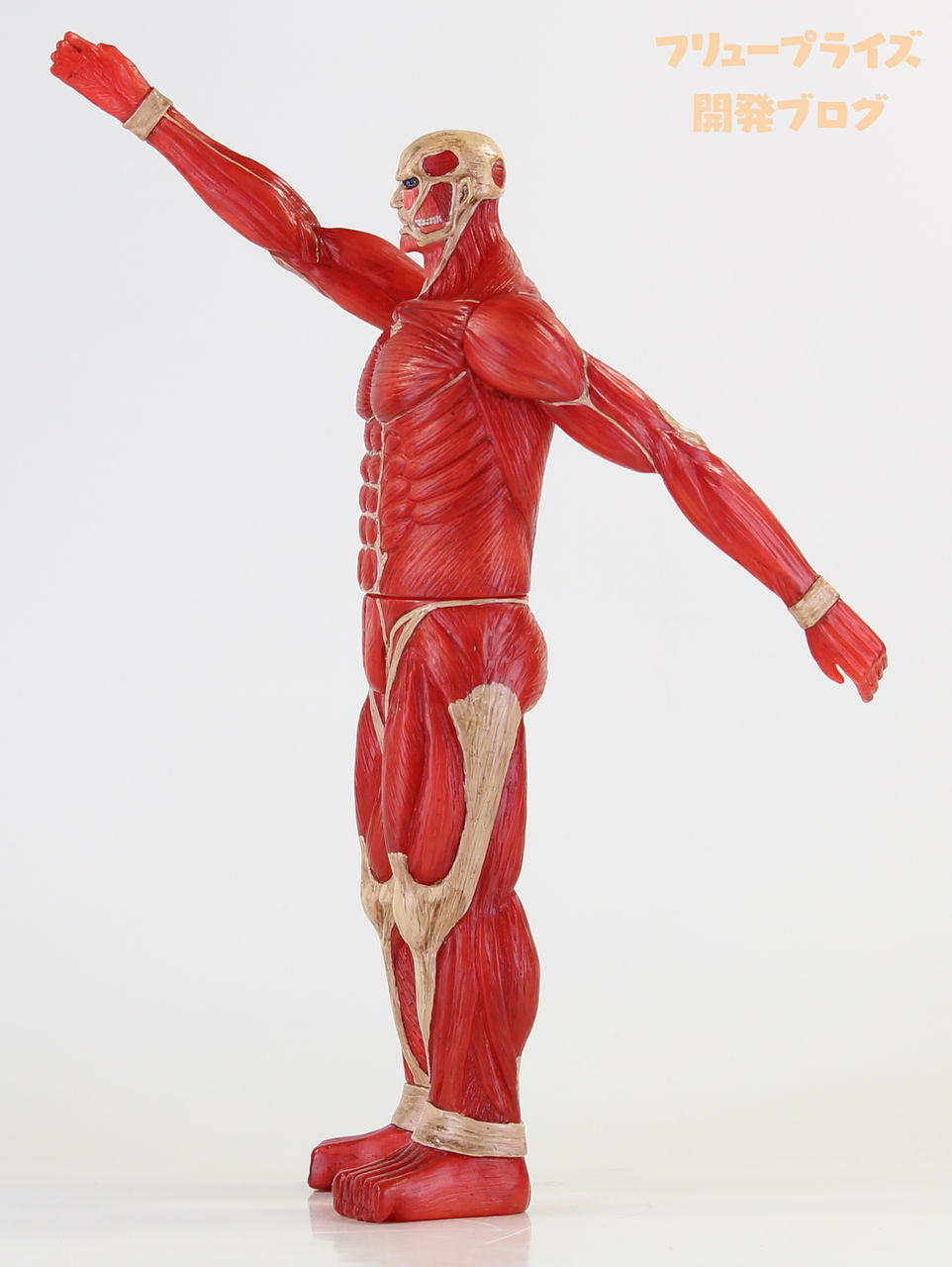 Attack on Titan - Colossal Titan Soft Vinyl Figur mit beweglichen Armen - FuRyu