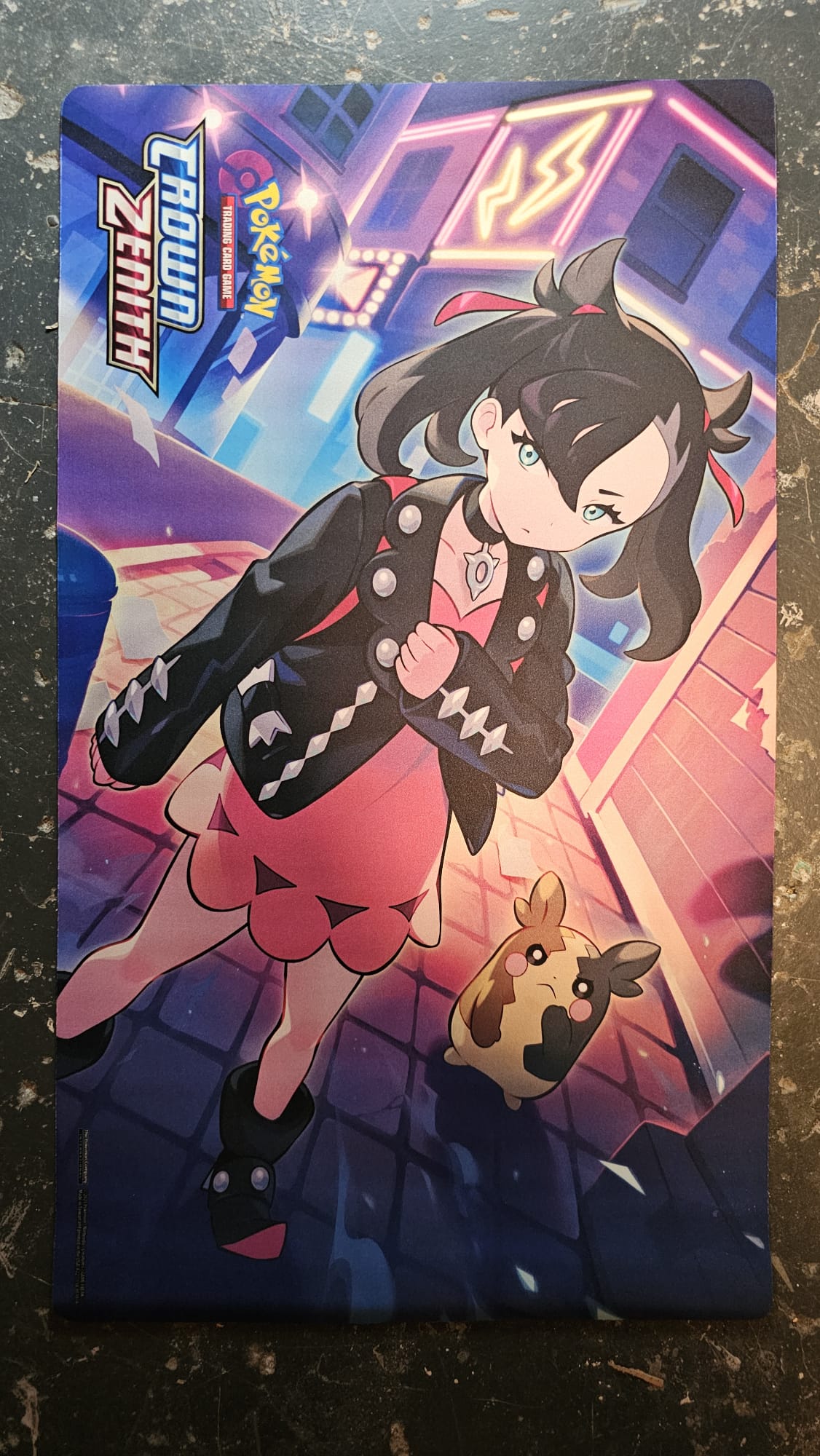 Pokémon TCG - Zenit der Könige Marnie & Morpeko Spielmatte